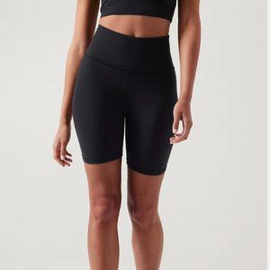 Athleta Ultra High Rise Elation 7" Short size M